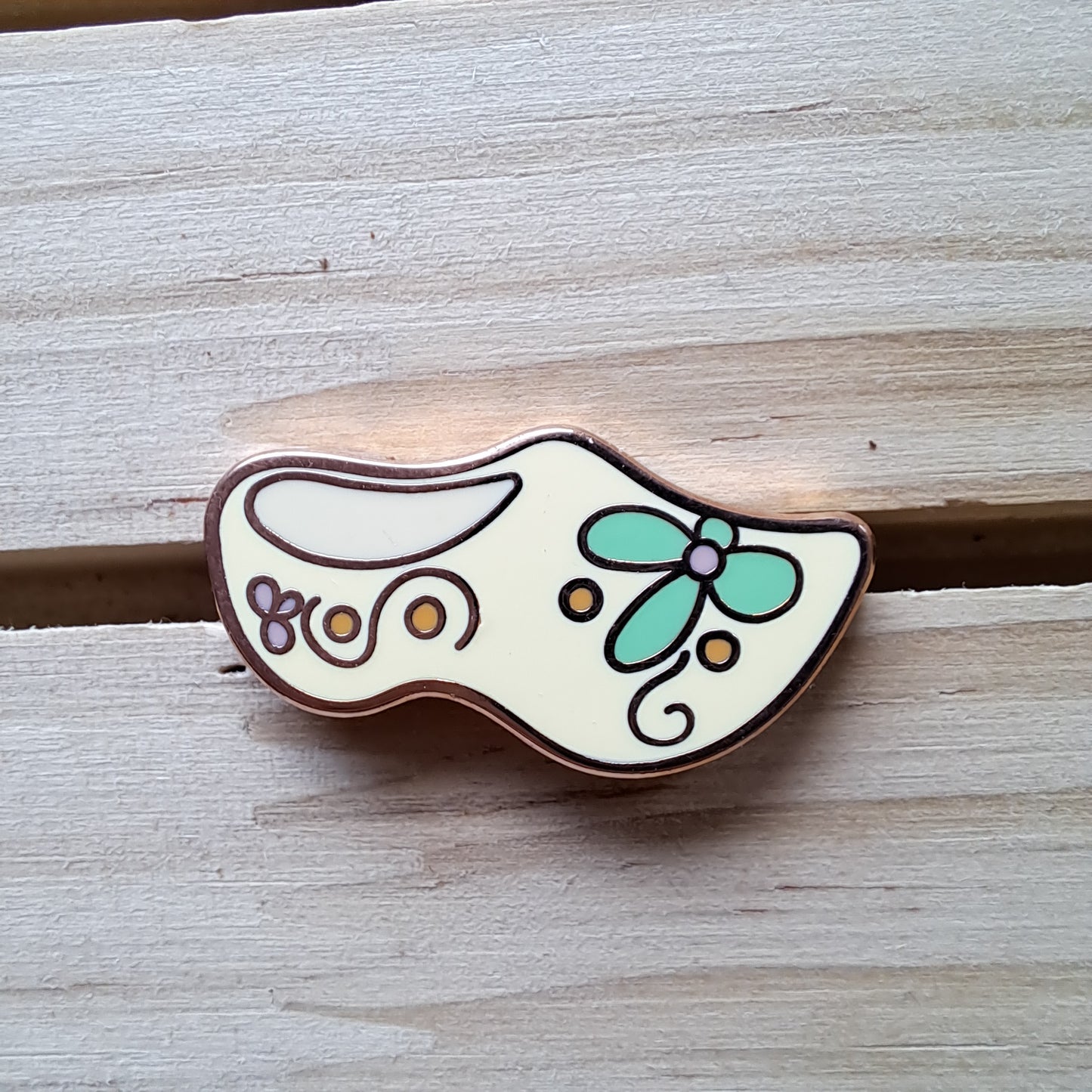Enamel Pin | Clog